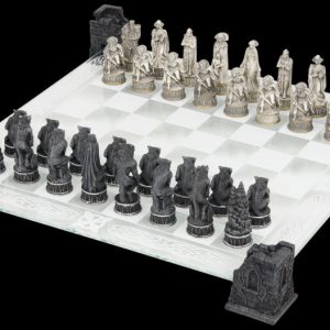 Nemesis Now Vampires & Werewolves Chess Set Shakkipeli